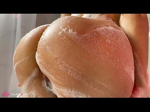 ❤️ Brunetė masturbuoja putytę su vibratoriumi iki intensyvaus orgazmo duše ️ Just porno prie lt.pornado-co.ru ️❤